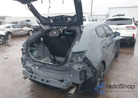 2021 Mazda Mazda3 Premium из США, поврежденный, VIN JM1BPAML9M1320173